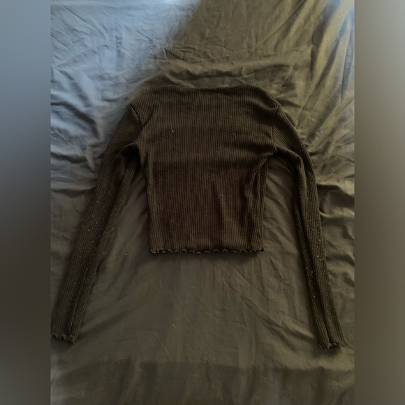 long sleeve black crop top - Picture 2 of 2